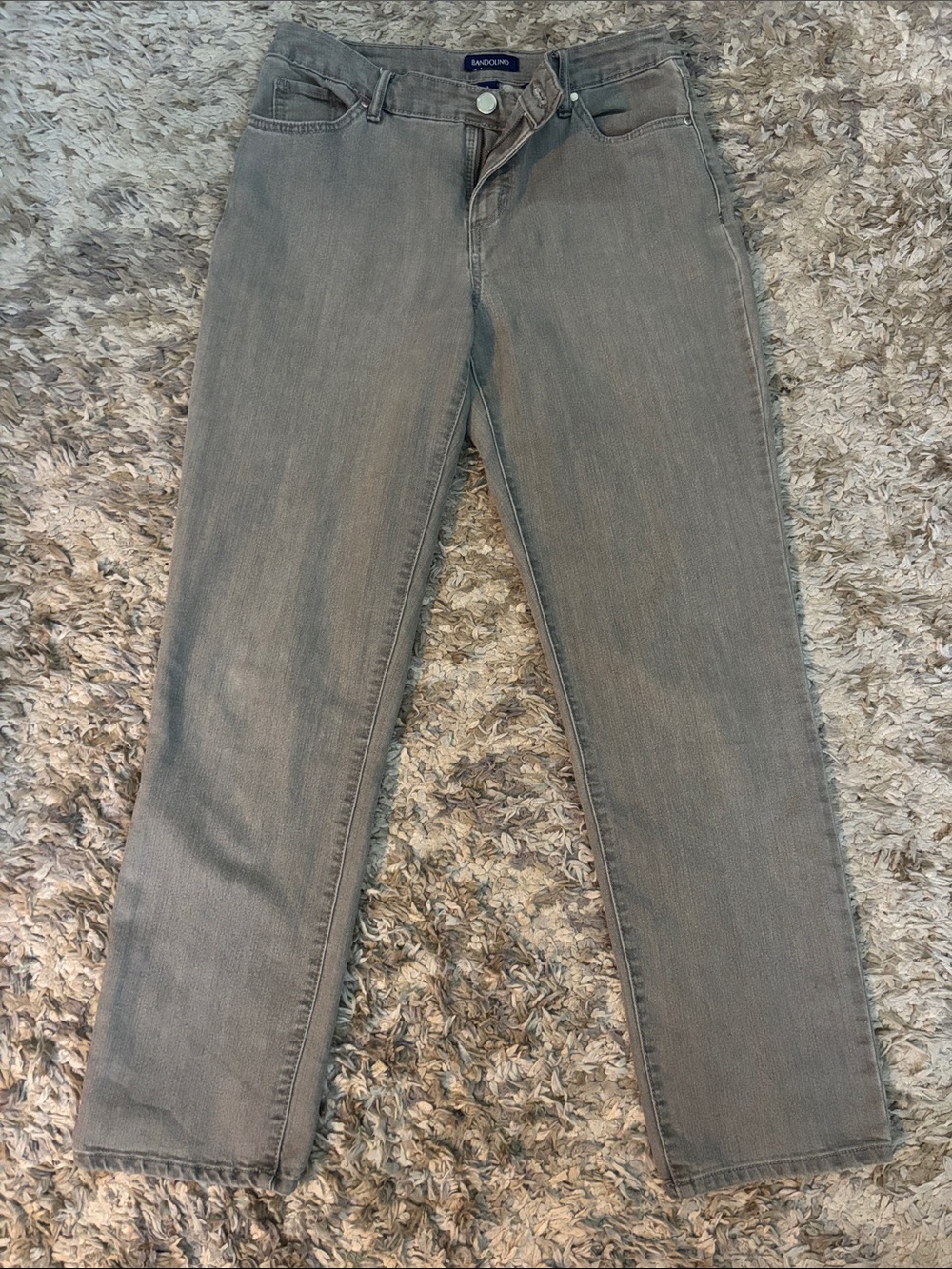 Bandolino Straight Leg Jeans in Light Gray Wash